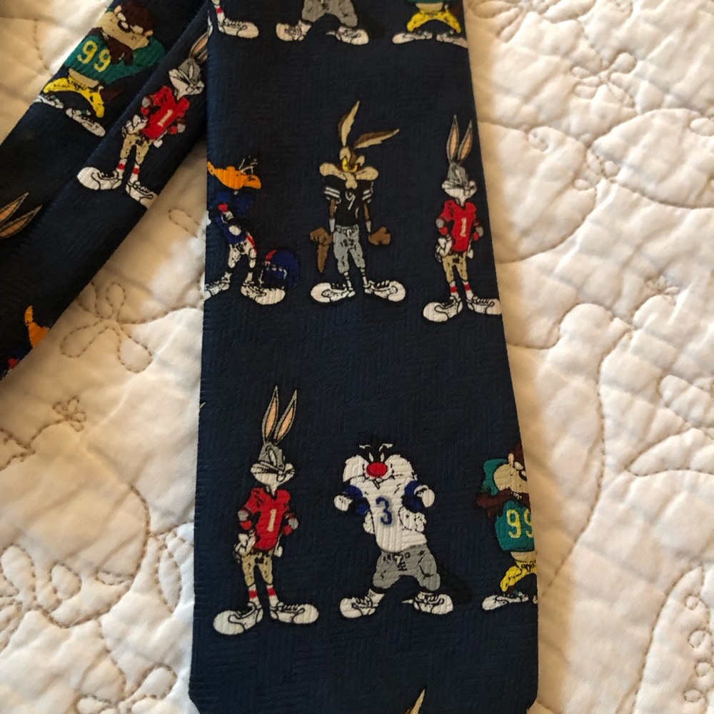 Vintage 1997 Warner Brothers Bugs Bunny & Looney Tunes Necktie.